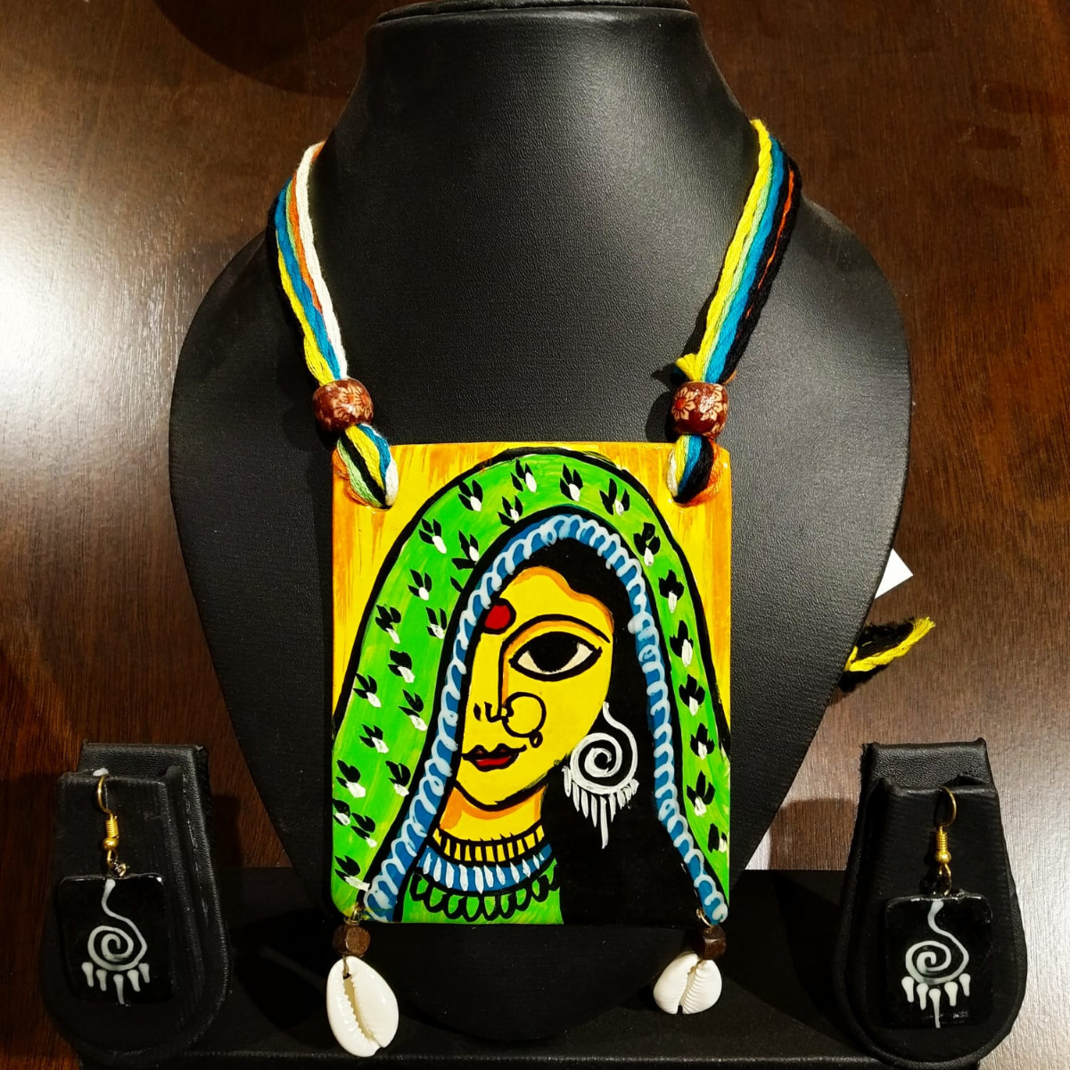 Ceremic hand painted Bou Pendant Set