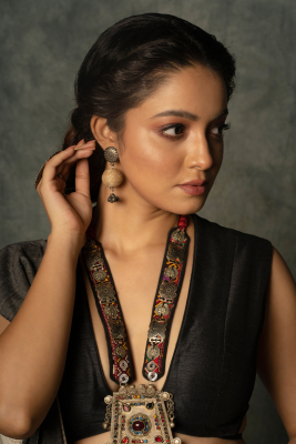 Earring Black Polished with Jute