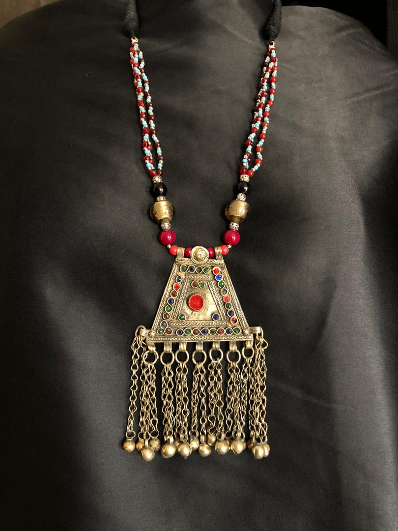 Naageenah – Vintage Pendant with Gemstones and Coloured Glass