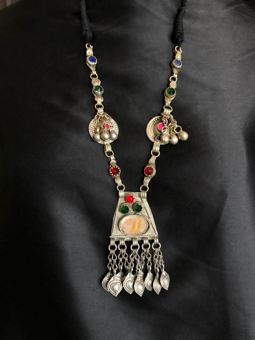 Shahzadi – Vintage Pendant with Gemstones and Coloured Glass