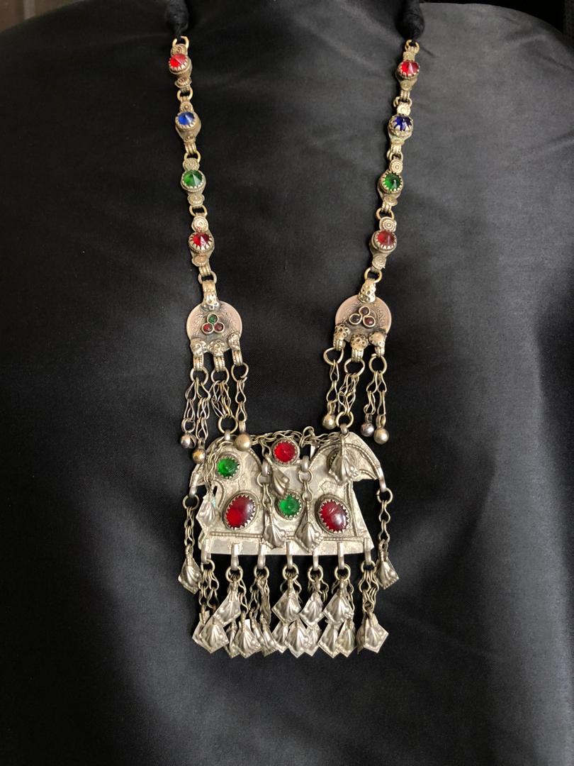 Taara – Hazaragi Vintage Pendant with Gemstones and Coloured Glass